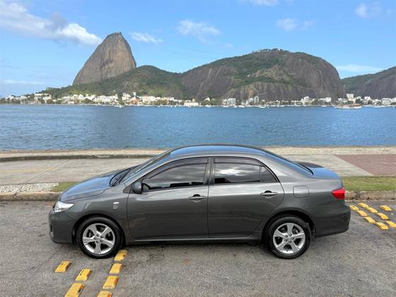 TOYOTA COROLLA 1.8 GLI 16V FLEX 4P AUTOMÁTICO